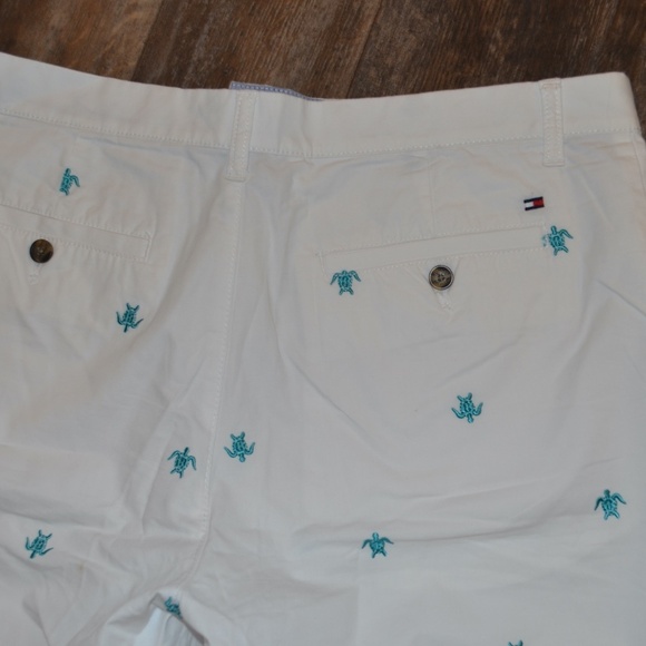Tommy Hilfiger Shorts w/Turtle Design - Picture 6 of 6